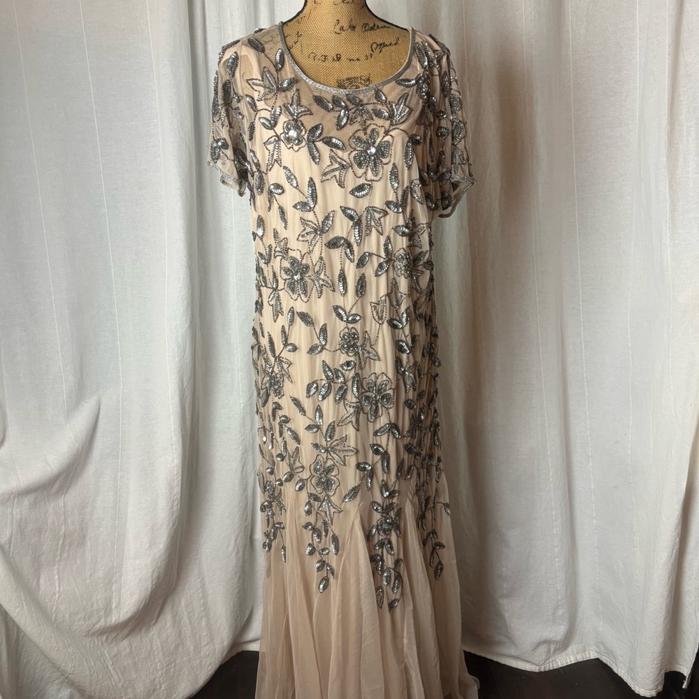 NWT Adrianna Papell Floral Beaded Sequin Godet Formal Dress Nude Silver Plus 22W - Picture 2 of 8